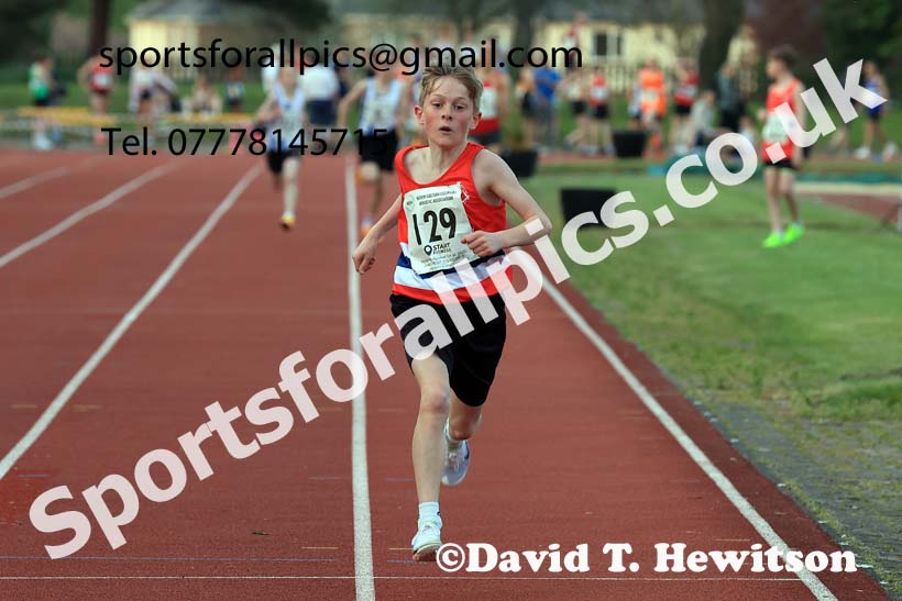 The 1500 metres, 2025 NEGP No. 1, Monkton Stadium, Jarrow. Photo: David T. Hewitson/Sports for All Pics
